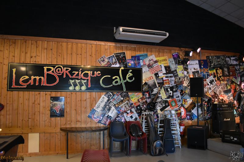 Bar 2.jpg (124 KB)