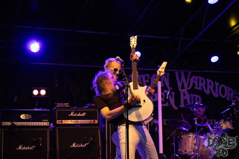 HIGH SPIRITS10.jpg (96 KB)