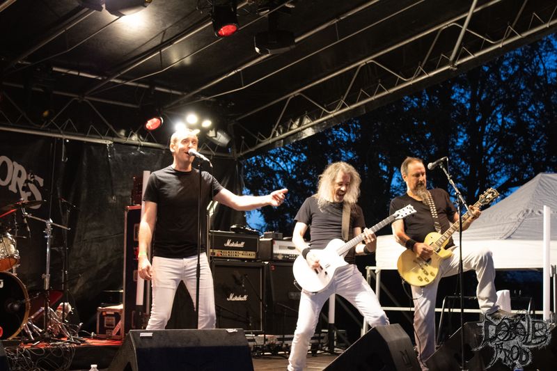 HIGH SPIRITS16.jpg (138 KB)