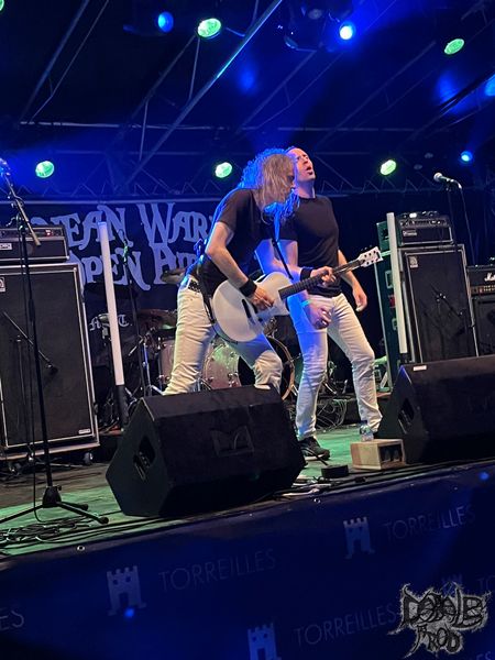 HIGH SPIRITS2.jpg (92 KB)