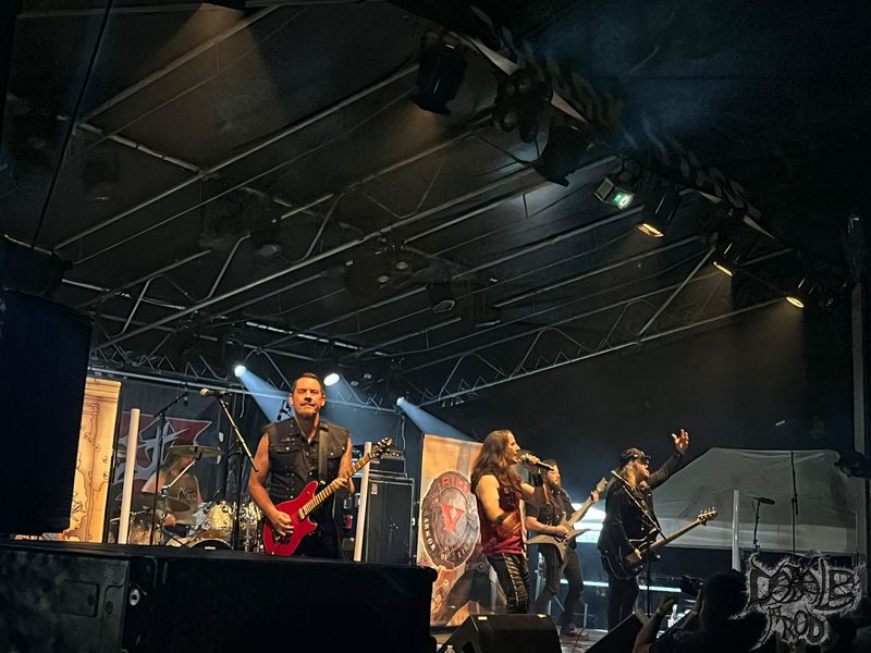 RIOT V2.jpg (116 KB)